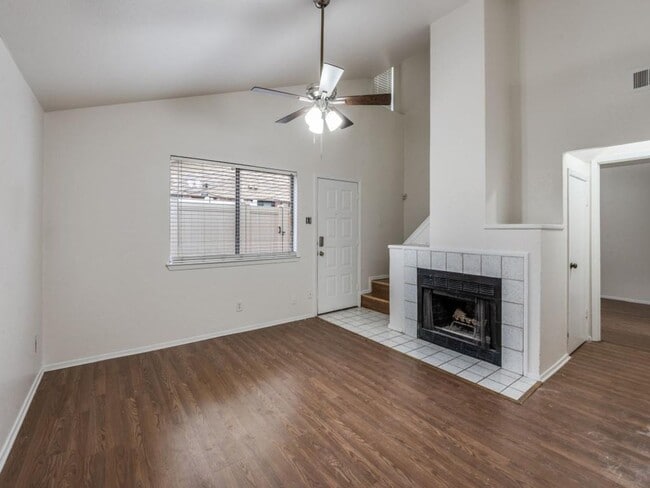 Building Photo - Newly Renovated Two Bedroom Condo in Carrollton!