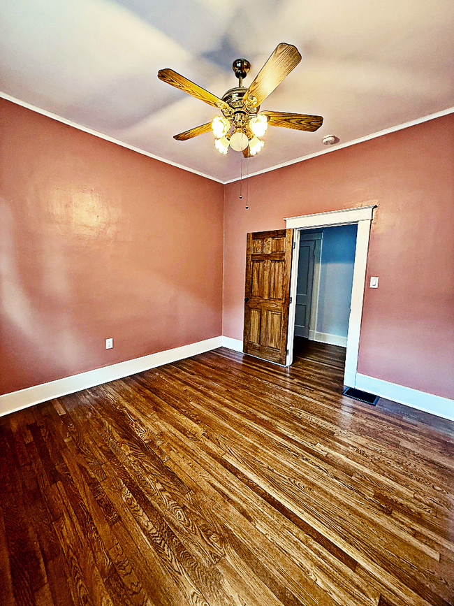Building Photo - Beautifully Updated Historic Home in Midto...