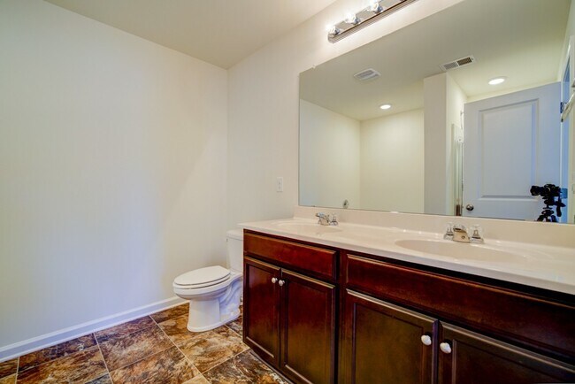 Building Photo - 3 BR, 2.5 BA., 2 Car Garage in Boiling Springs, Near I-85