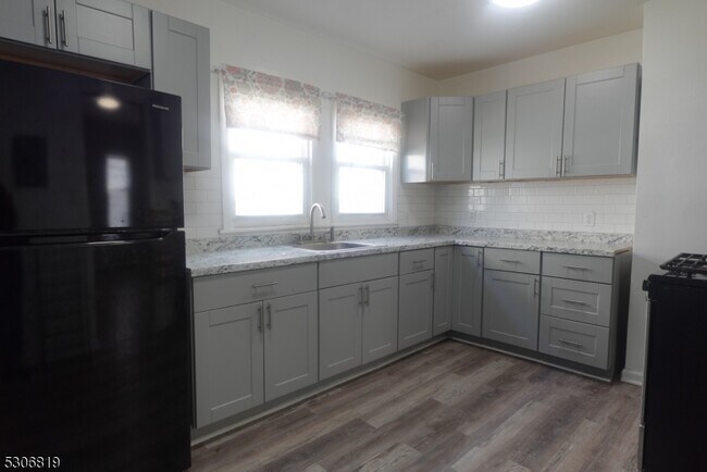 Building Photo - 17 Wainwright St