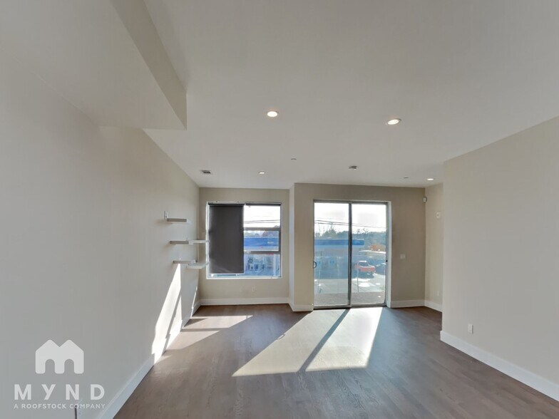 Building Photo - 3103 35th Ave