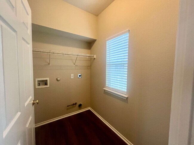 Building Photo - Kyle: Plum Creek Subdv