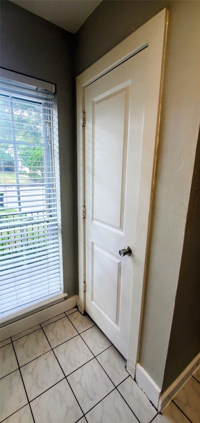 Building Photo - 15414 W Hampton Cir