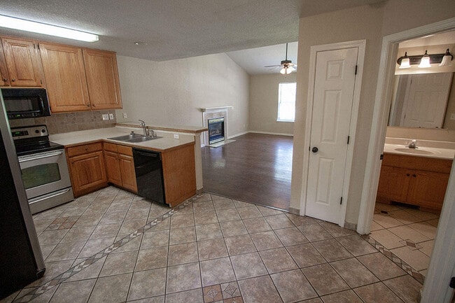 Building Photo - 1329 Valley Creek Ln