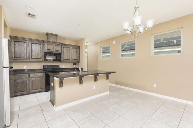 Building Photo - 1331 E Candor Dr