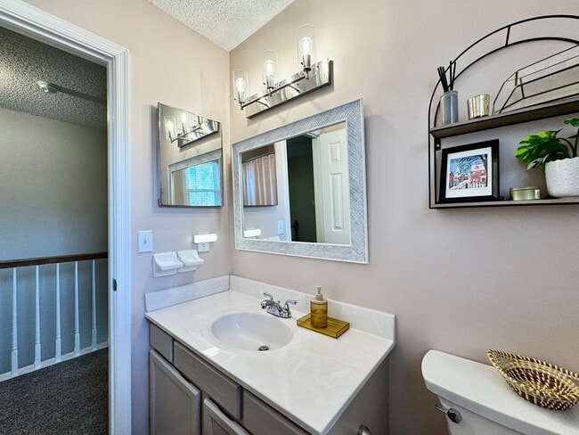 Building Photo - A Fabulous Home w/Water & Golf Course Views Available 05-04-26! Fenced Yard & Dog-Friendly!