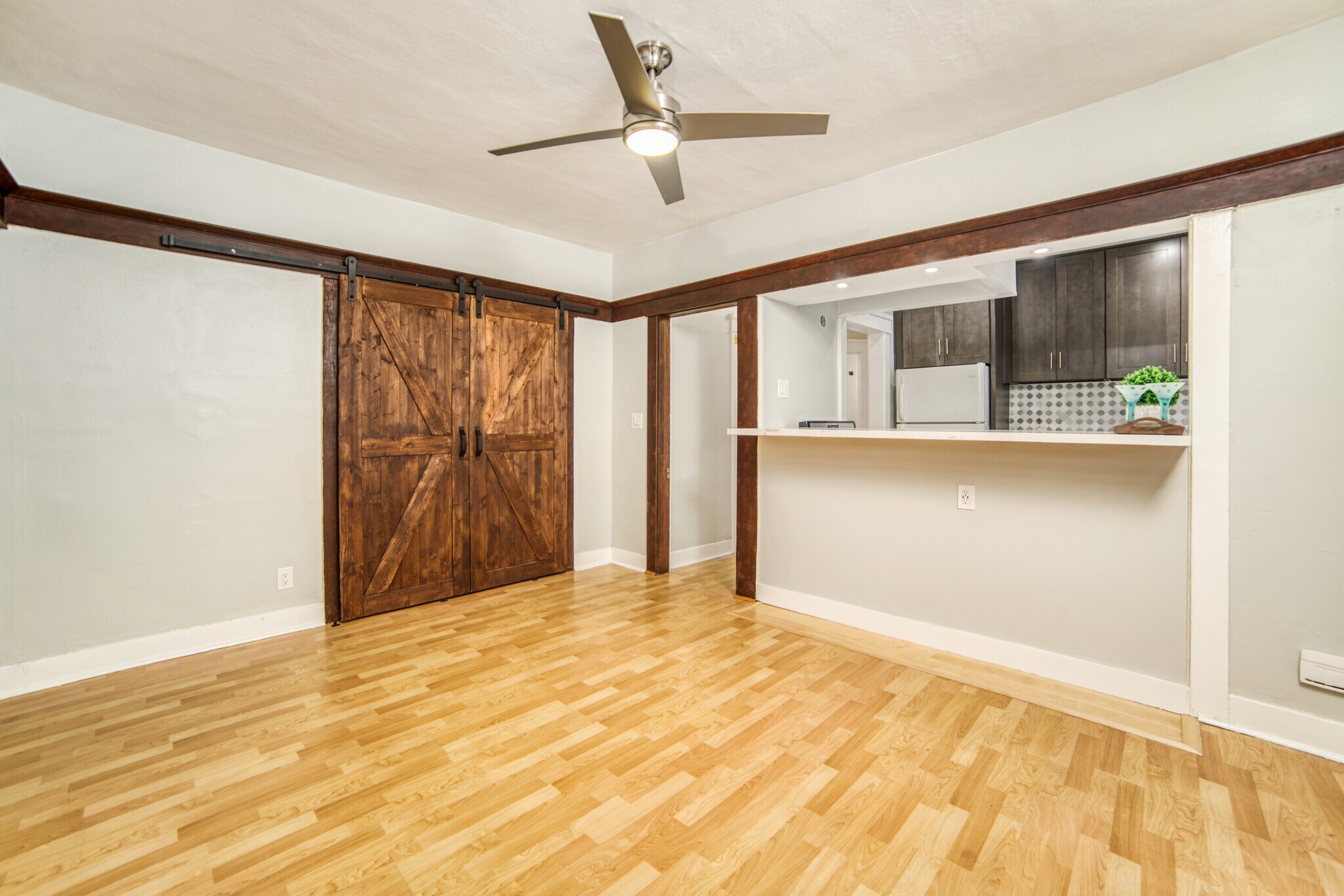 Building Photo - 1426 E Florida St