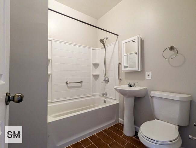 Building Photo - 711 Tola Ct