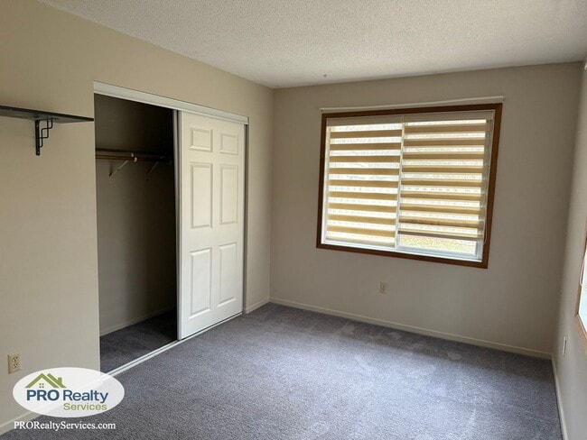 Building Photo - 2 Bedroom Townhouse **50% off January's Rent with a January 2026 Move In**