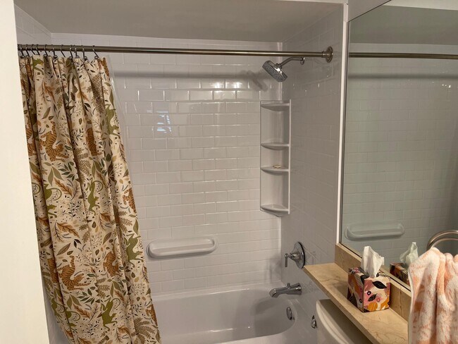 Building Photo - 1050 Crystal Way