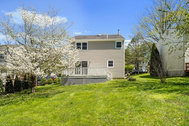 Building Photo - 710 S Washington St