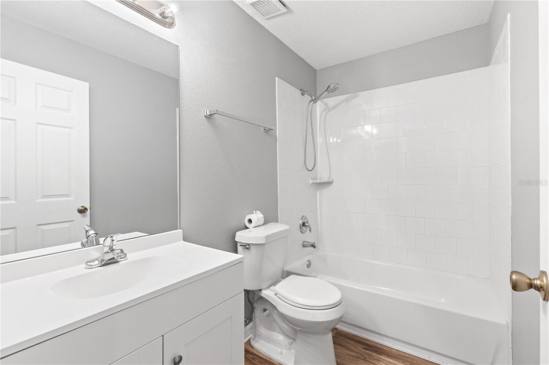 Building Photo - 1925 34th Ave E