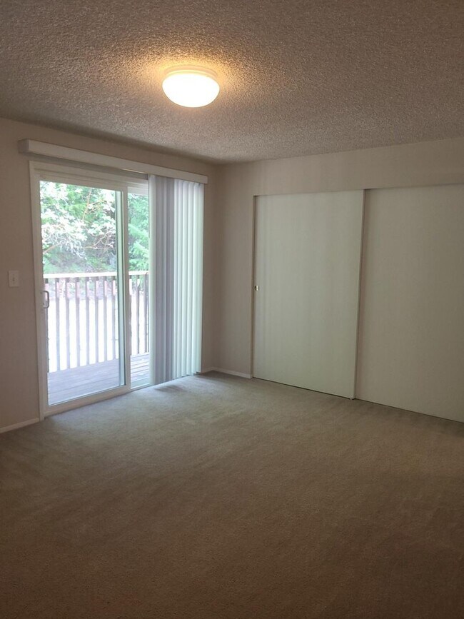 Building Photo - Watts-8309 Villa