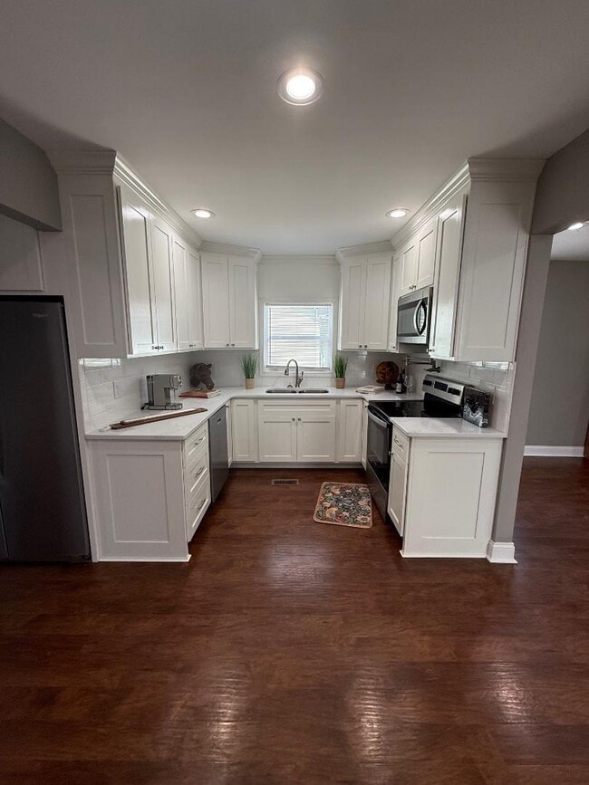 Building Photo - 1012 Oak Hill Dr
