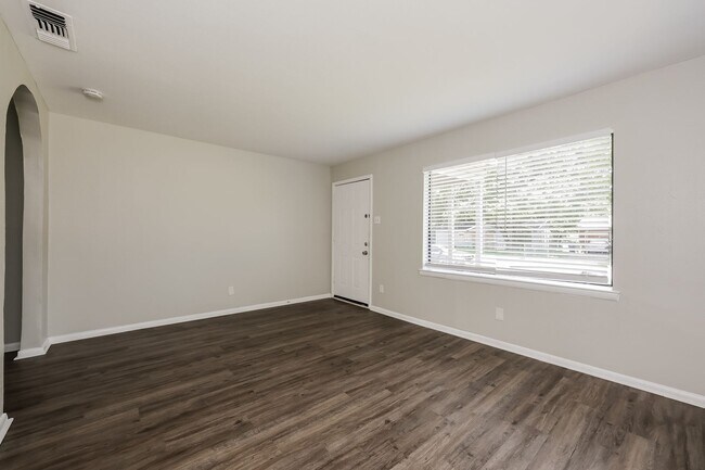Building Photo - Coming Soon! 3 BR/1BA | Updated Single Family Home | 1-Car Garage | Shaded backyard!