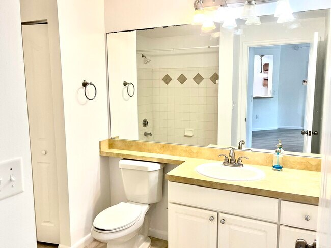 Building Photo - 9833 Baywinds Blvd