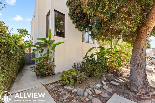 Building Photo - 255 Avenida Montalvo