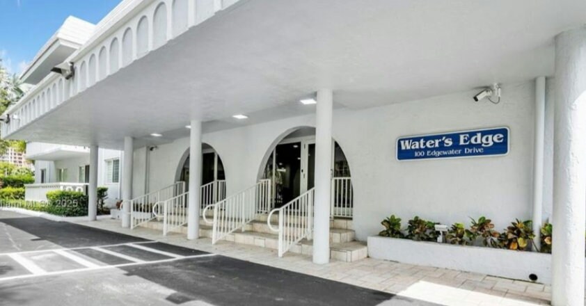 Primary Photo - 100 Edgewater Dr