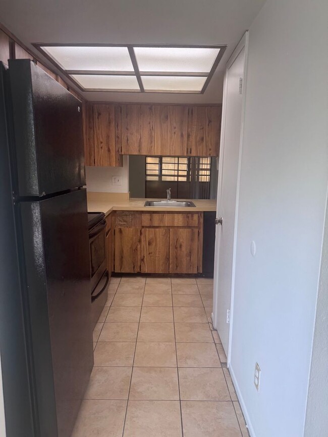 Building Photo - Temple Terrace Condo