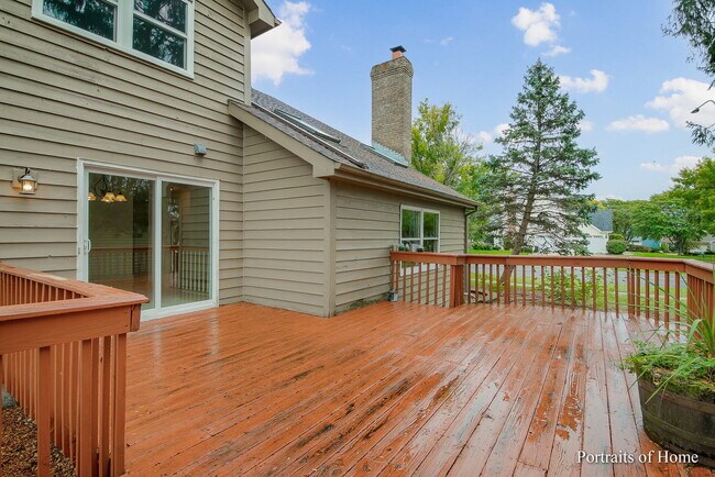 Building Photo - 2755 Newport Dr