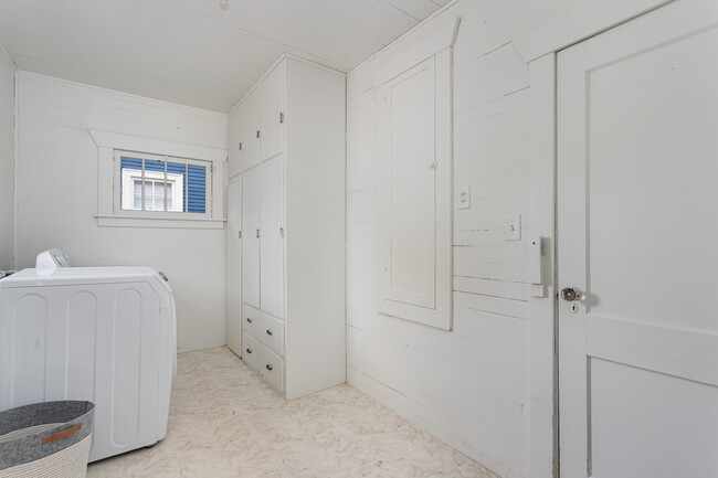 Building Photo - 3819 S G St