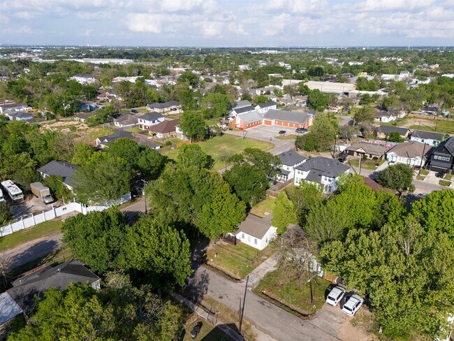 Building Photo - 6603 Conley St