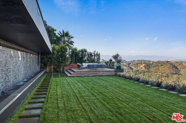 Building Photo - 2304 Donella Cir