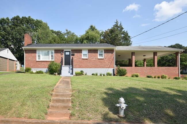 Building Photo - 5 Bedroom || 2 Bathroom - Single Family Ho...