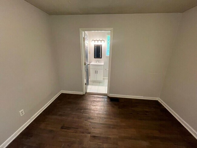 Building Photo - 1642 Mary George Ave NW