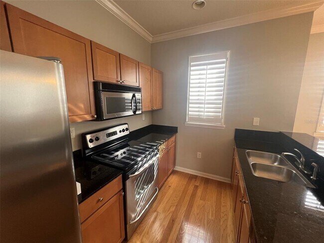 Building Photo - 608 S Matanzas Ave