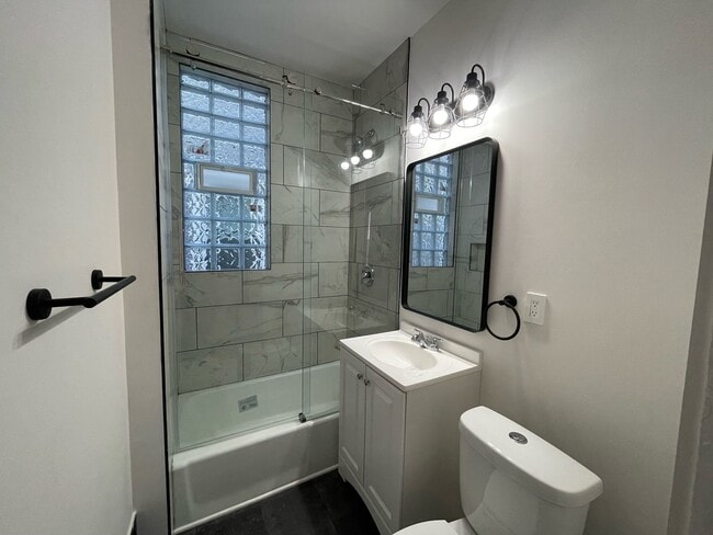 Building Photo - Remodeled Eastside Lower Duplex 4 Bed/1 Bath