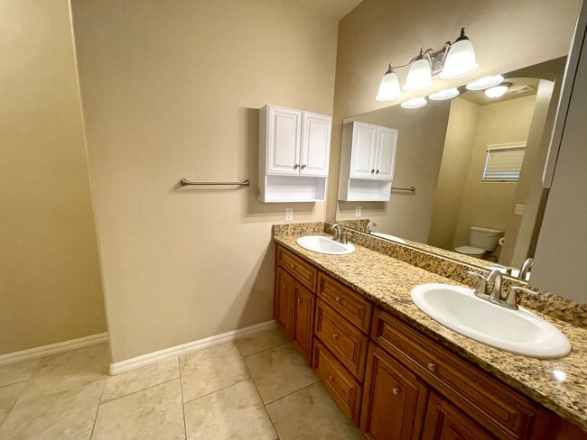 Building Photo - Beautiful 3 Bedroom Home in Central Kingman!