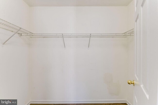 Building Photo - 7742 Valley Oak Dr