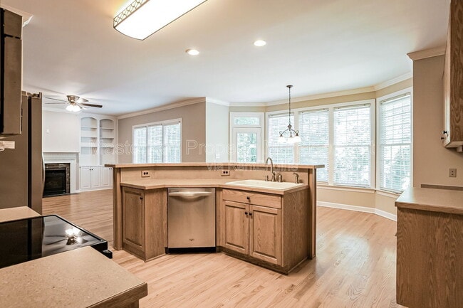 Building Photo - 2304 Knoll Ridge Ln