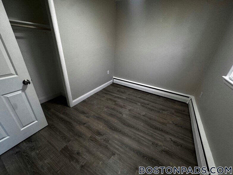 Building Photo - 24 Waugh St