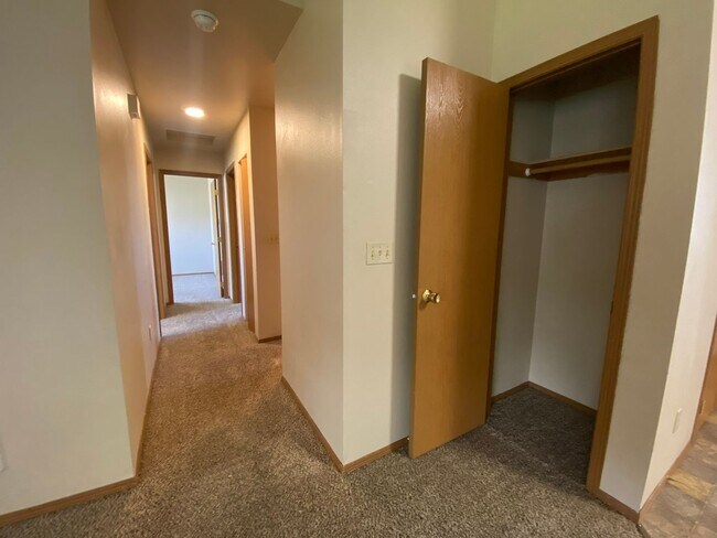 Building Photo - 1001 E 19th Ave