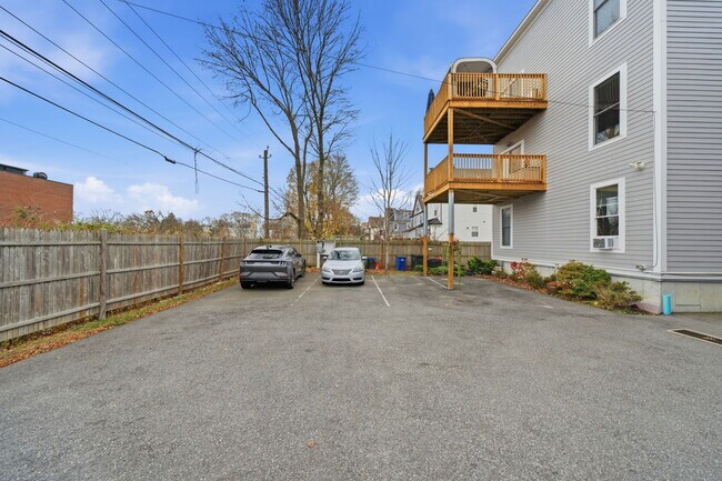 Building Photo - 68 Edson St