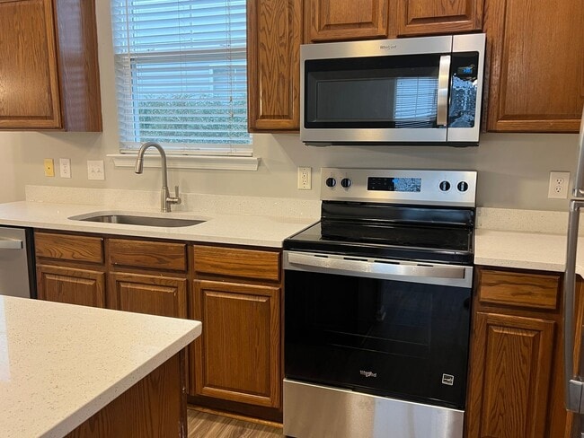 Building Photo - Lovely Bluffton Park House