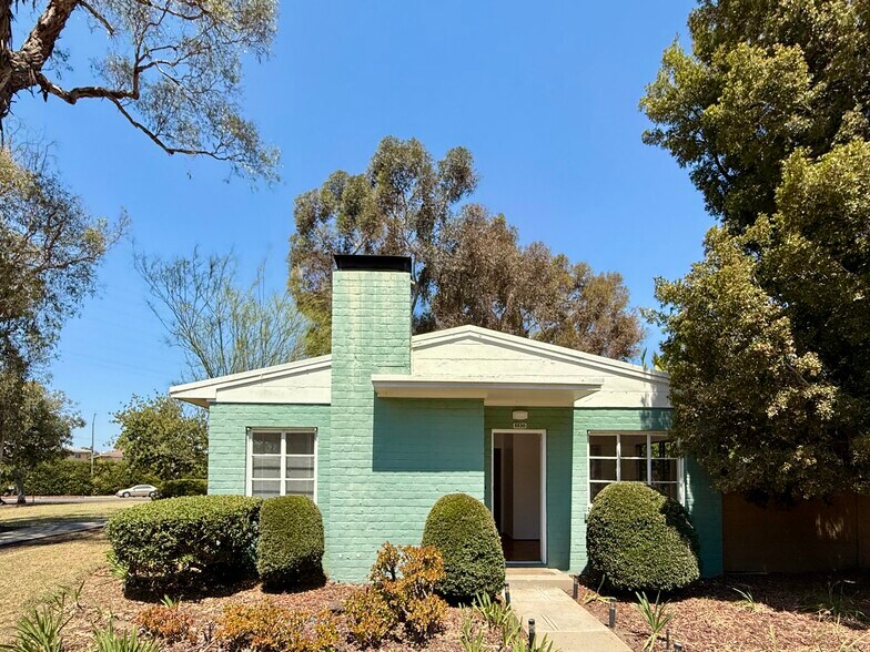 Building Photo - 5530 Village Grn