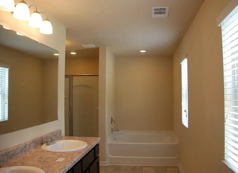 Building Photo - 79 Meadowlark Way