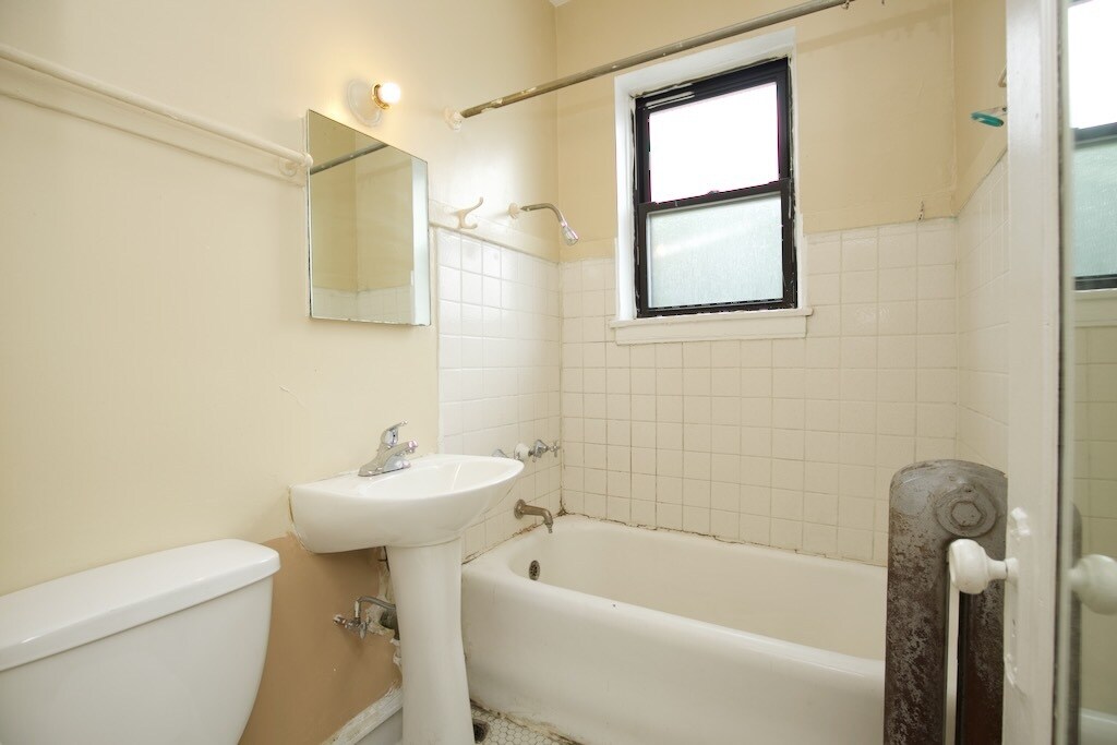 Building Photo - 4854 N Damen Ave