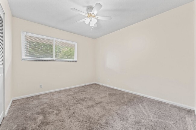 Building Photo - 2 bedroom 1 bath unit for rent in the High...
