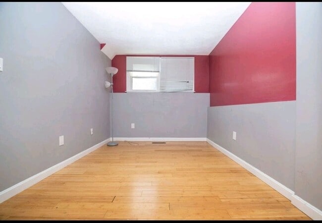 Building Photo - Life is better by the beach! Beach side townhouse 3bed 2.5 bath 1 garage,  master suite with priv...