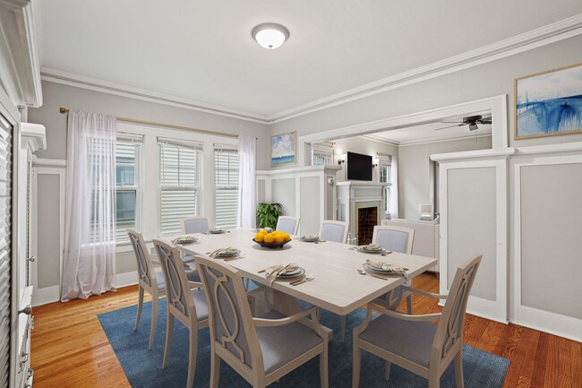 Building Photo - Rare 2 bedroom Lower