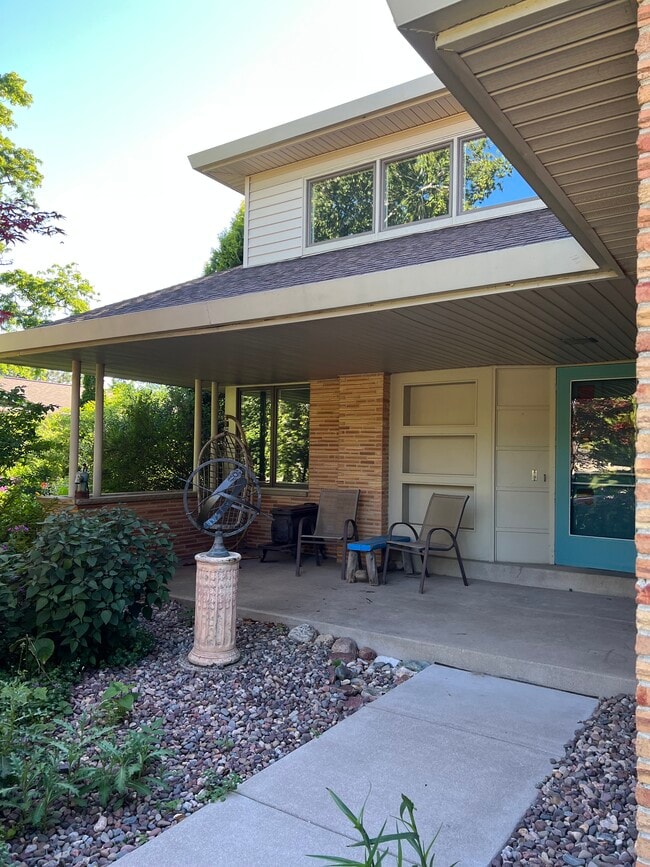 Building Photo - 8551 N Point Dr