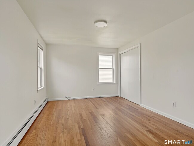 Building Photo - 108 Kenwood Ave