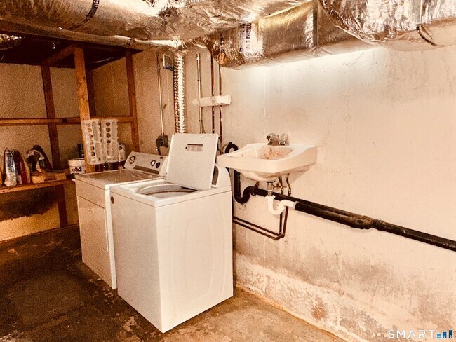 Building Photo - 33 Jepson Ln
