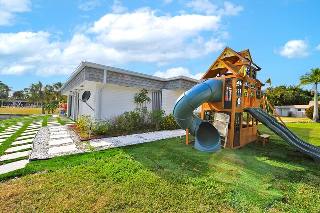 Building Photo - 5602 White Cedar Ln