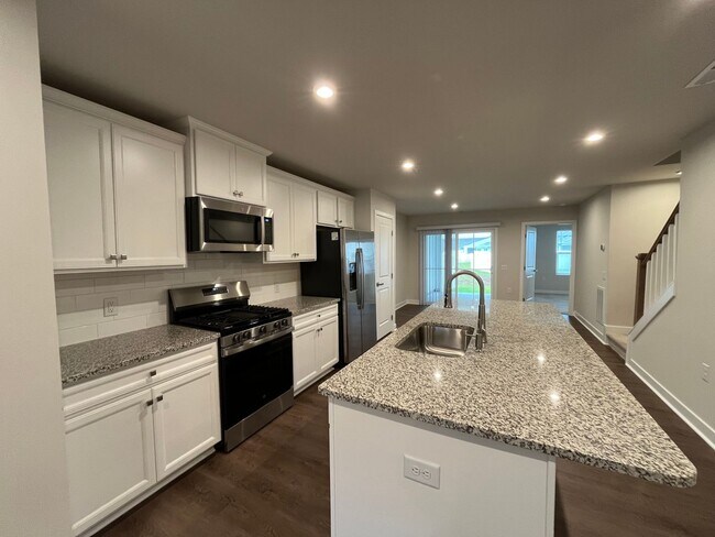 Building Photo - 4184 Farmfield Dr