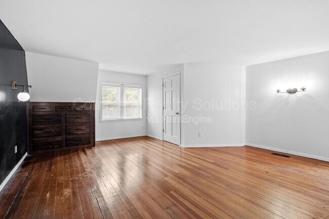 Building Photo - 2106 Cherokee St